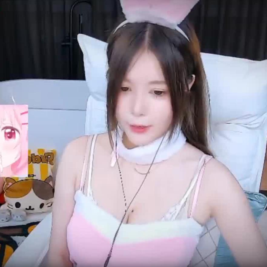 19221924.jpg ASMR 粉红兔女郎的深夜耳疗 _ 傲娇的喵小八