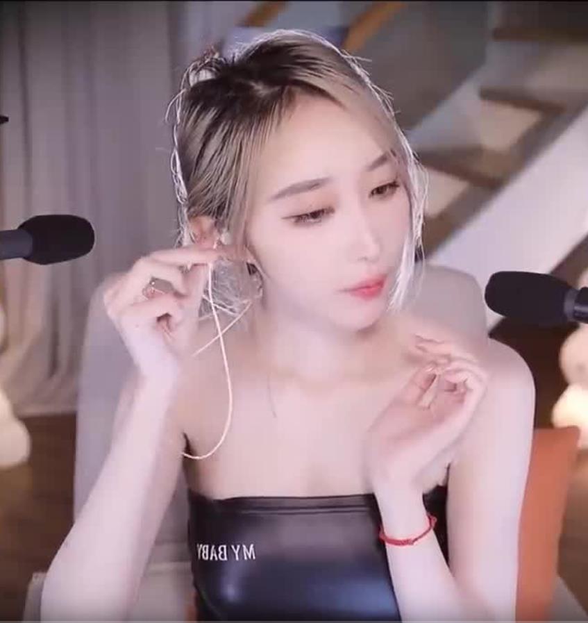 19222125.jpg ASMR 放松触发音,耳边吹气亲吻周童潼